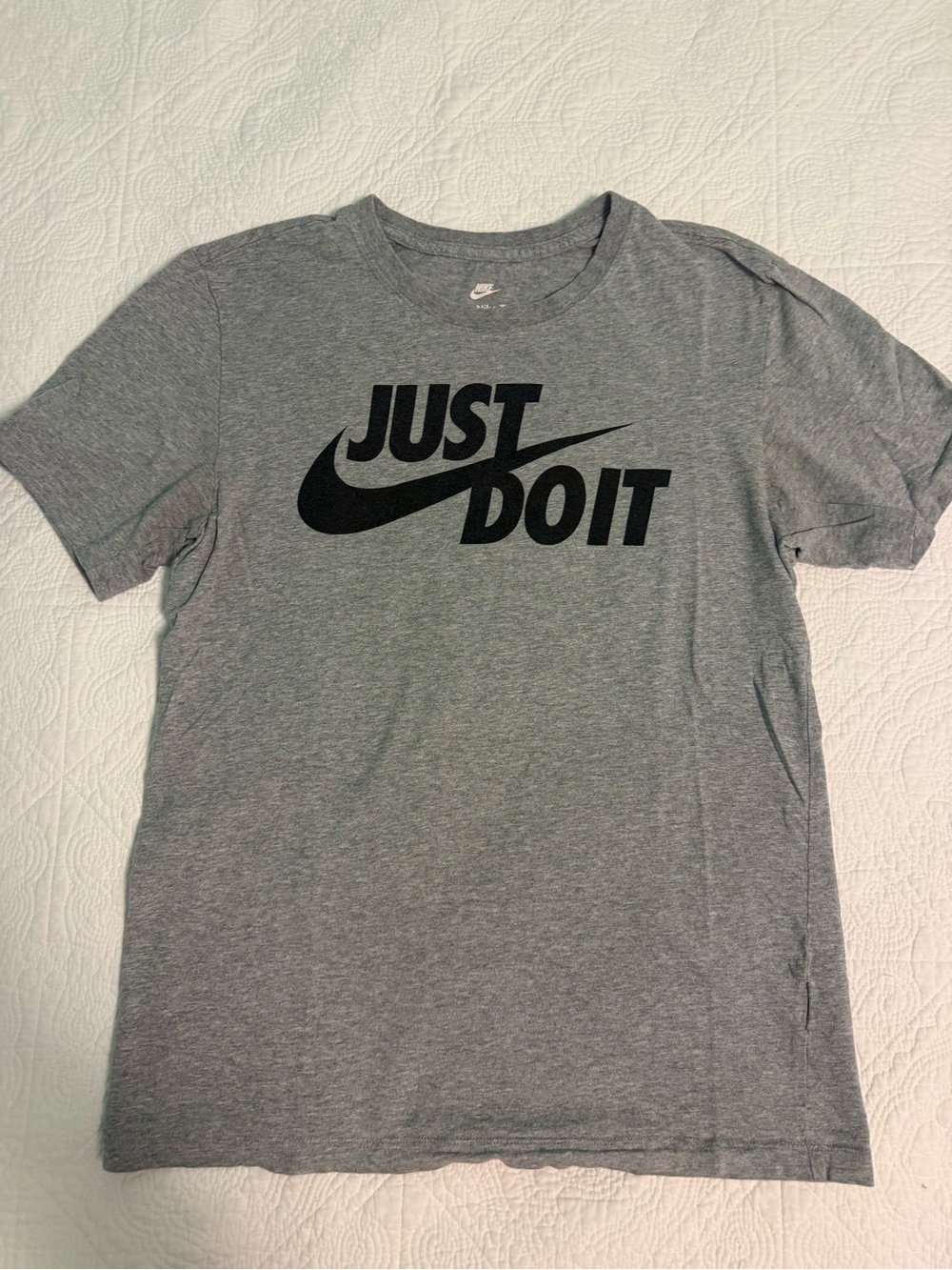 Nike Men’s'Just Do It' Graphic Tee - Gray - Picture 4 of 5